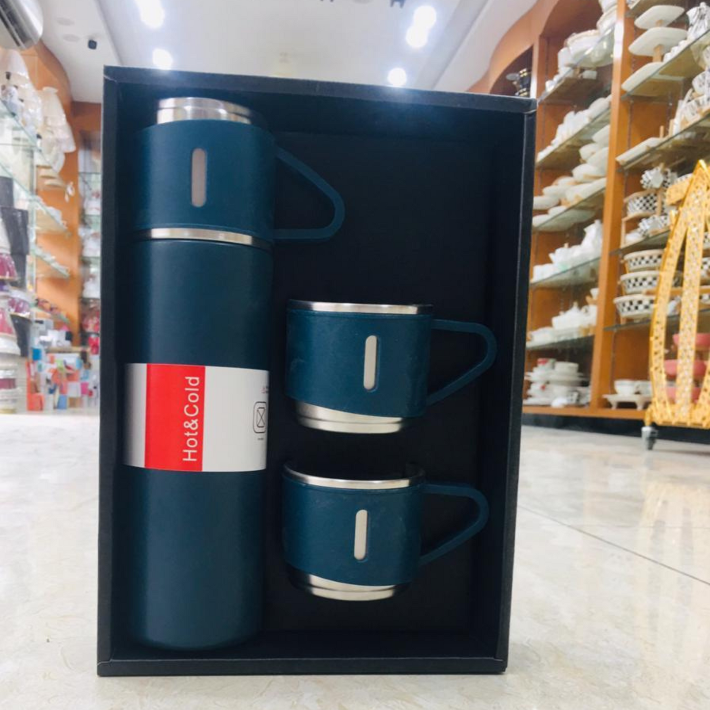 Premium Vacuum Flask Gift Set with Cups – 750ml Thermos